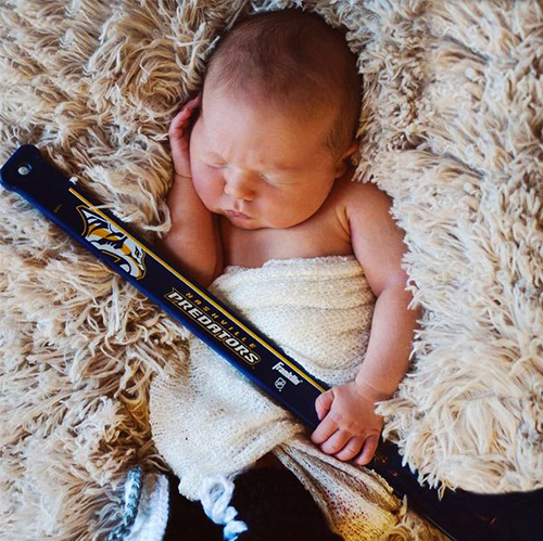 carrie-underwood-shares-first-photo-of-baby-isaiah-lead res 30 03 2218e
