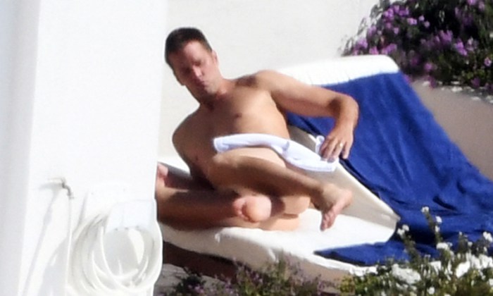 tom brady nude naked sunbathing 02