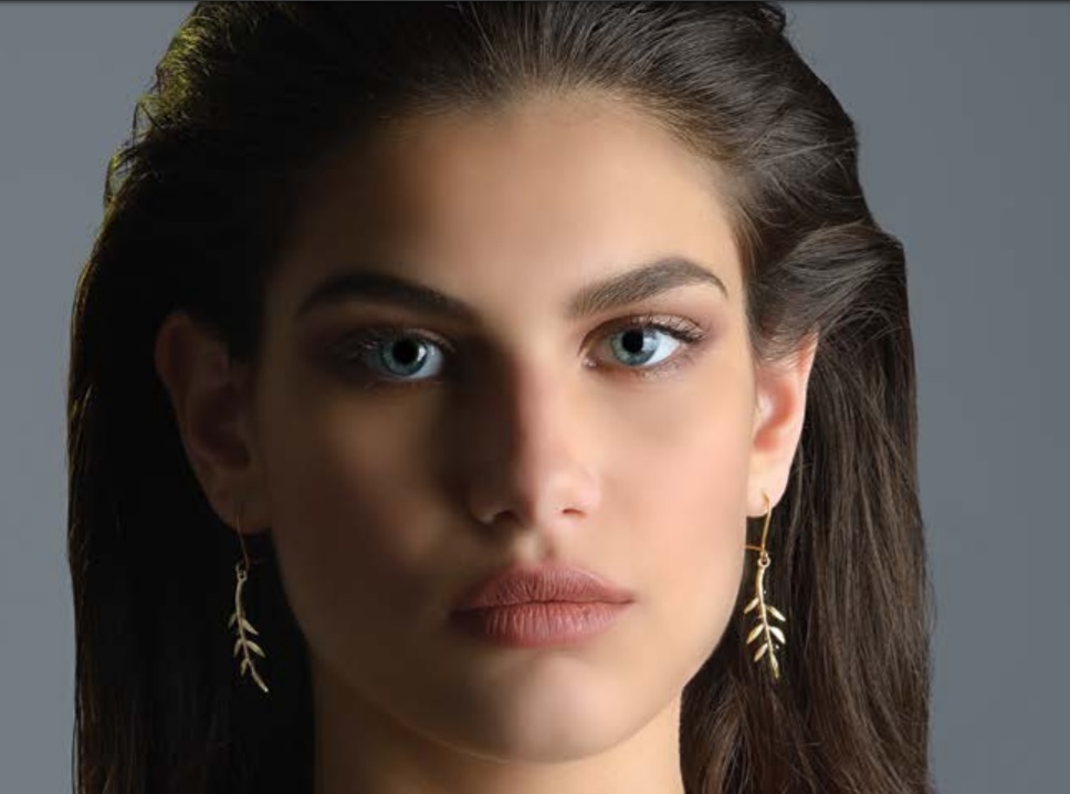 Statement Earrings: Βρήκαμε τα πιο εντυπωσιακά κοσμήματα του φετινού καλοκαιριού