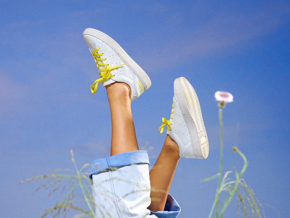 Τα adidas Originals επαναδημιουργούν τα iconic sneakers τους και πολεμούν έτσι την πλαστική μόλυνση