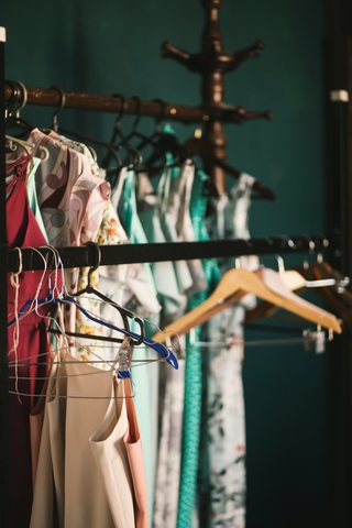 Πώς θα αποθηκεύσεις σωστά τα καλοκαιρινά σου ρούχα;