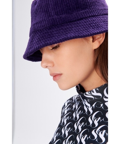 Το καπέλο της Emily Ratajkowski είναι key item για τις χειμερινές μας εμφανίσεις