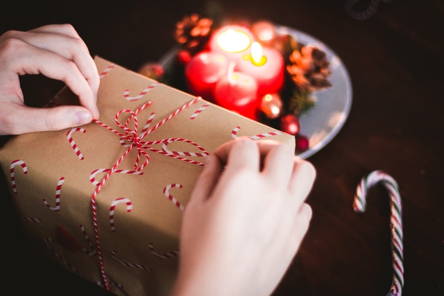 Gift Season: Πώς θα αγοράσεις το τέλειο δώρο Χριστουγέννων