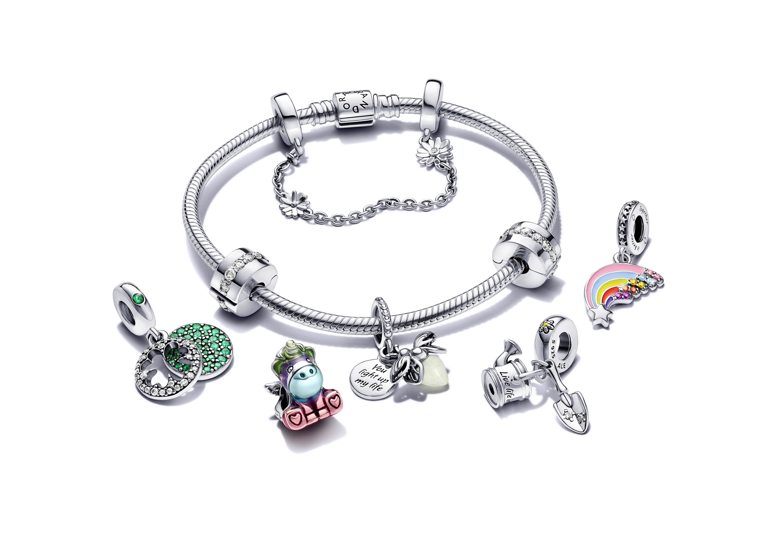 Η Pandora σε προσκαλεί σε έναν «κήπο» γεμάτο με εντυπωσιακά κοσμήματα
