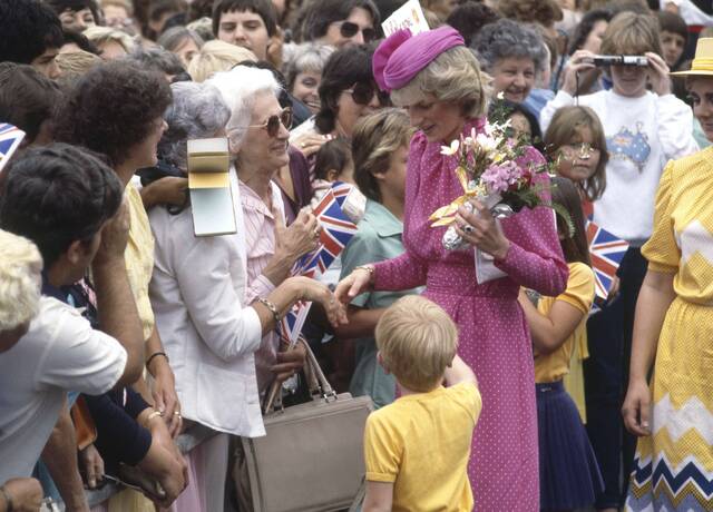 Η πριγκίπισσα Diana ανέδειξε το ροζ στο πιο απρόσμενο royal χρώμα
