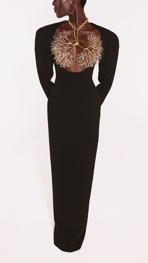 Schiaparelli Haute Couture FW21/22: Ζωγράφοι, ταυρομάχοι και επιδεικτικά vintage αισθητική