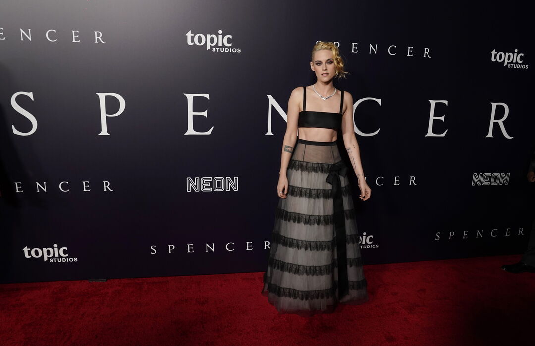 Goth princess η Kristen Stewart στην πρεμιέρα της ταινίας «Spencer» στο LA!