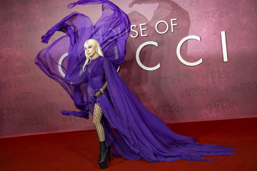 H Lady Gaga αλλάζει σύνολα στις πρεμιέρες της ταινίας House of Gucci & εμείς ψηφίζουμε το καλύτερο