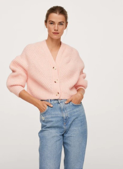 Η Δανάη Μπάρκα με neon ροζ ζακέτα  Πώς θα τη φορέσεις κι εσύ (Shopping list)