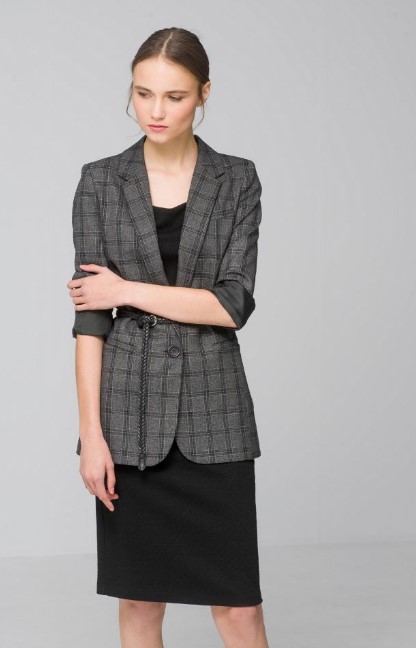 Η Μαρία Μπεκατώρου έβαλε το πιο chic σακάκι για το γραφείο (+10 ταρτάν blazers για να αντιγράψεις)