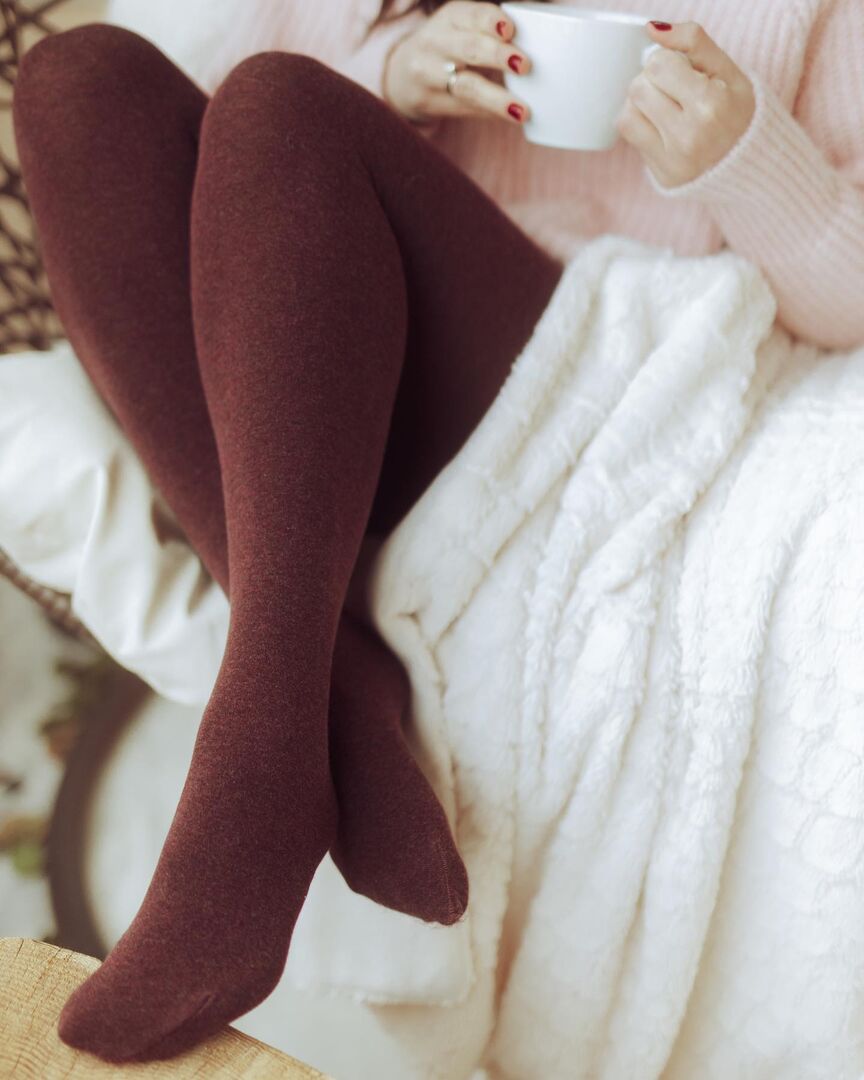 Η Χριστίνα Μπόμπα πιο στυλάτη από ποτέ με legwear από τη συλλογή Natural Fibers της Calzedonia