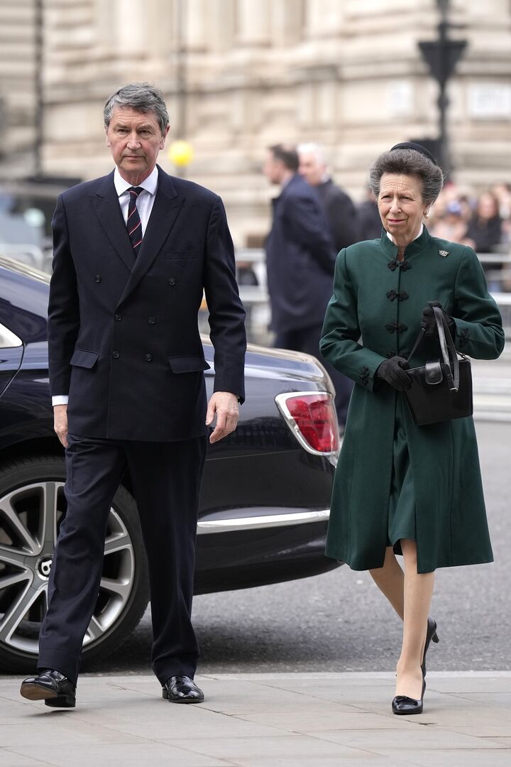 Η απαστράπτουσα Kate και όλες οι εμφανίσεις των royals από το μνημόσυνο του Πρίγκιπα Φίλιππου