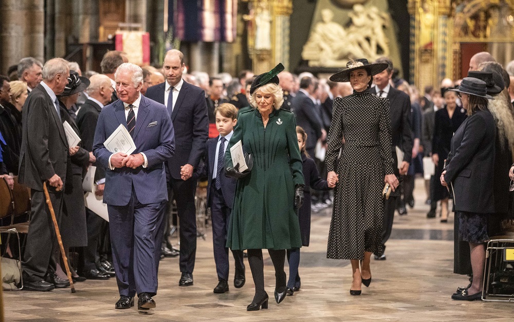 Η απαστράπτουσα Kate και όλες οι εμφανίσεις των royals από το μνημόσυνο του Πρίγκιπα Φίλιππου